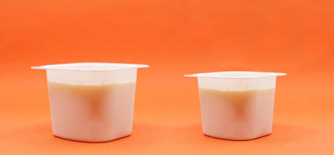 Pots de yaourts, illustration shrinkflation et éduflation - maisonetfinance.fr