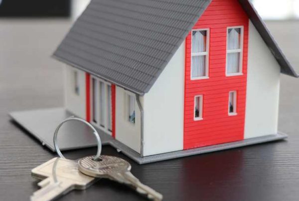 Illustration assurance de prêt maison comment négocier.