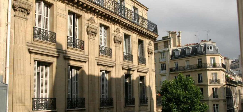 Photo d'un immeuble typique parisien