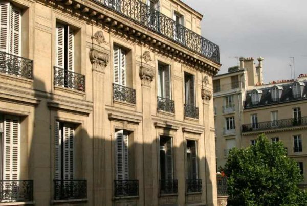 Photo d'un immeuble typique parisien