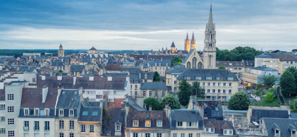Vue aérienne de la ville de Caen en Normandie - Calvados