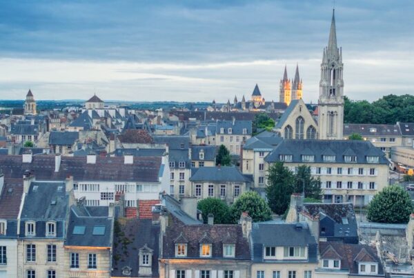 Vue aérienne de la ville de Caen en Normandie - Calvados